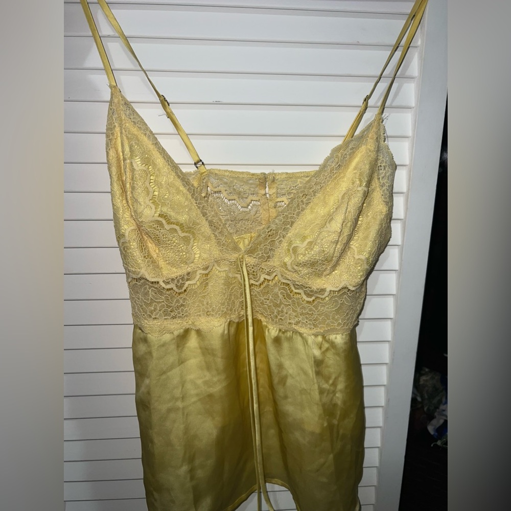 Yellow versatile victoria secret lingerie sleep tank top. Wore 2x only.
